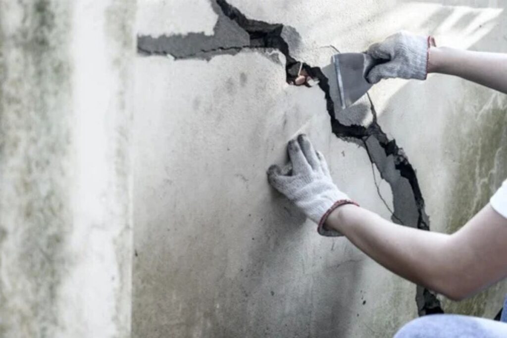 stucco contractor cleaning stucco wall  crack for stucco wall repair